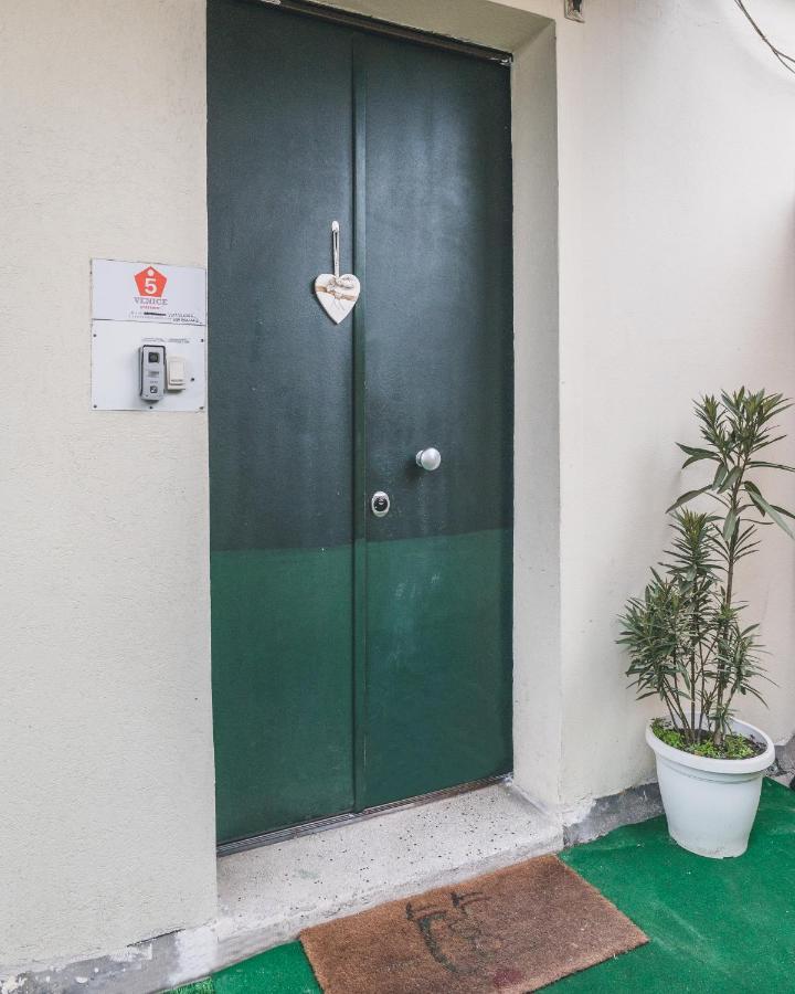 Bulldog Station Apartments With Private Wc, Ac, Tv 메스트레 외부 사진